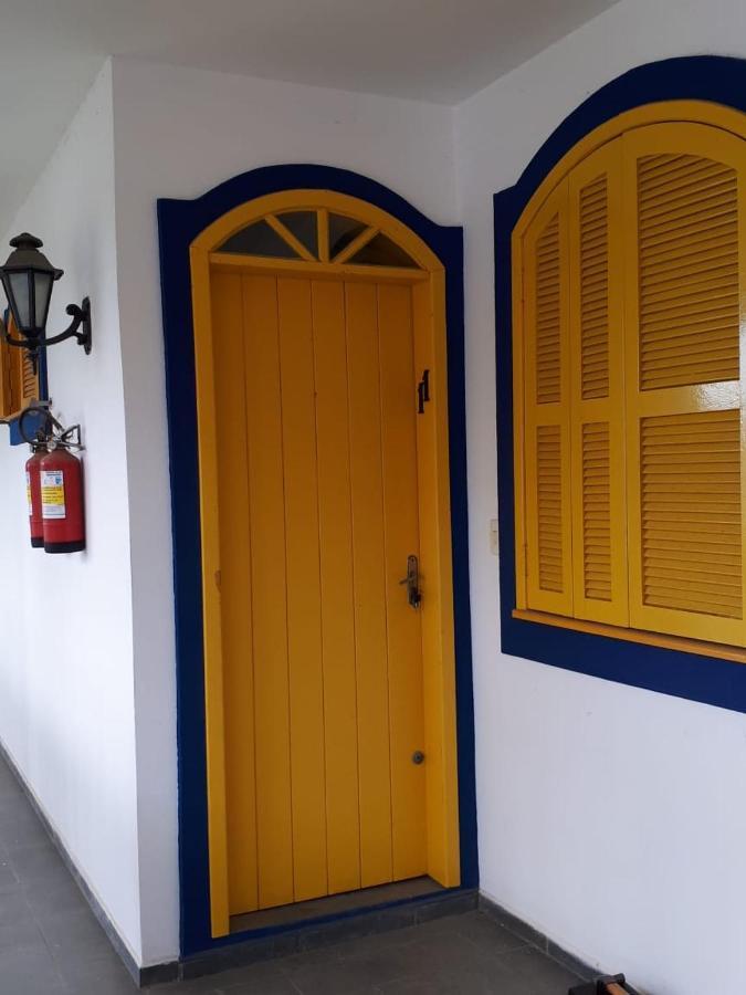 ボンビーニャス Residencial Colonial Amarelo A 150M Da Praia De Mariscalアパートホテル エクステリア 写真
