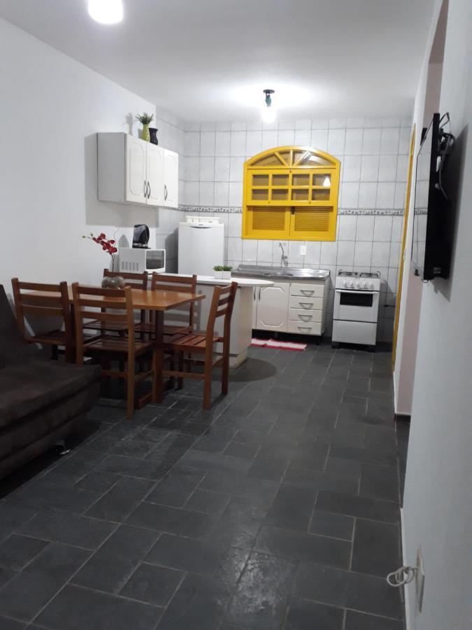 ボンビーニャス Residencial Colonial Amarelo A 150M Da Praia De Mariscalアパートホテル エクステリア 写真