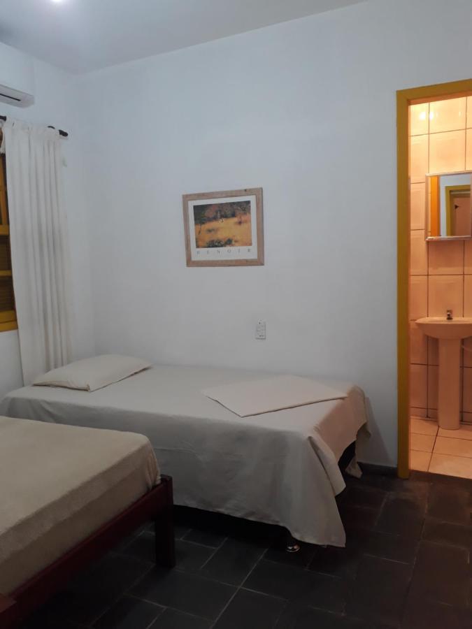 ボンビーニャス Residencial Colonial Amarelo A 150M Da Praia De Mariscalアパートホテル エクステリア 写真
